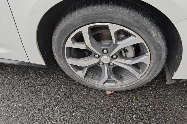 Used Buick VELITE 5 2017 Urban Extended-Range Model Right Front Wheel Hub