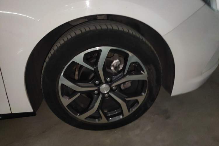 Used Buick VELITE 5 2017 Urban Extended-Range Model Right Front Wheel Hub