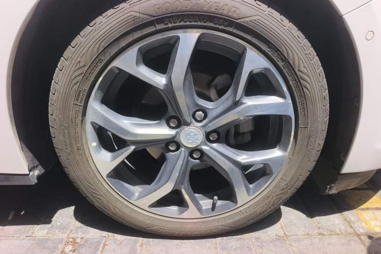 Used Buick VELITE 5 2017 Stylish Extended-Range Model Right Front Wheel Hub
