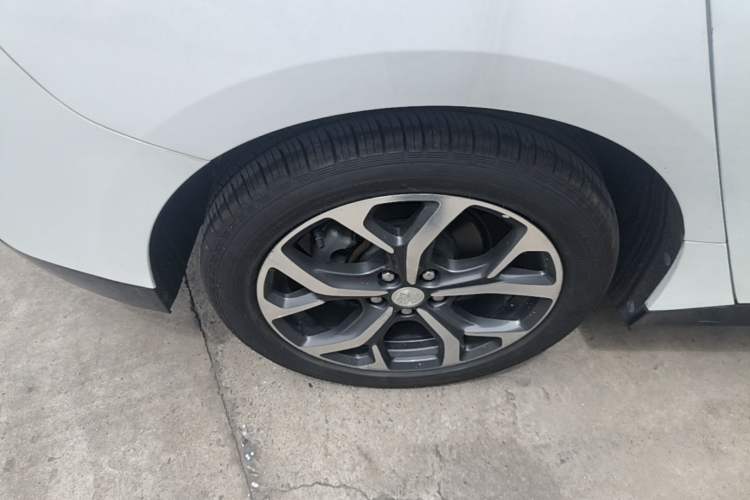 Used Buick VELITE 5 2017 Urban Extended-Range Model Right Rear Wheel Hub