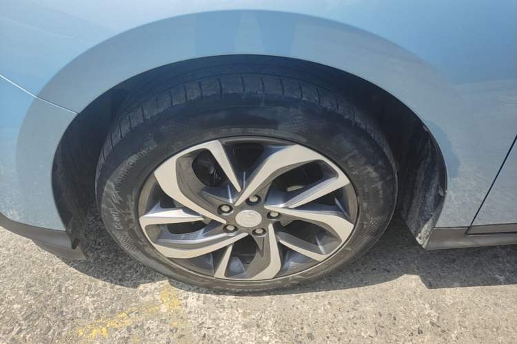Used Buick Velite 6 2019 Connected Fashion Model Exterior 2