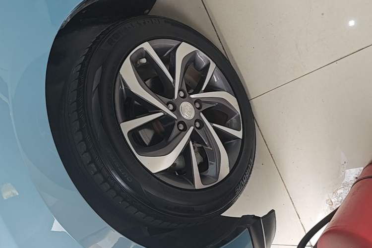 Used Buick Velite 6 2019 Connected Fashion Model Exterior 4