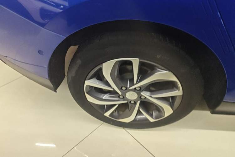 Used Buick Velite 6 2019 Connected & Smart Exterior 5