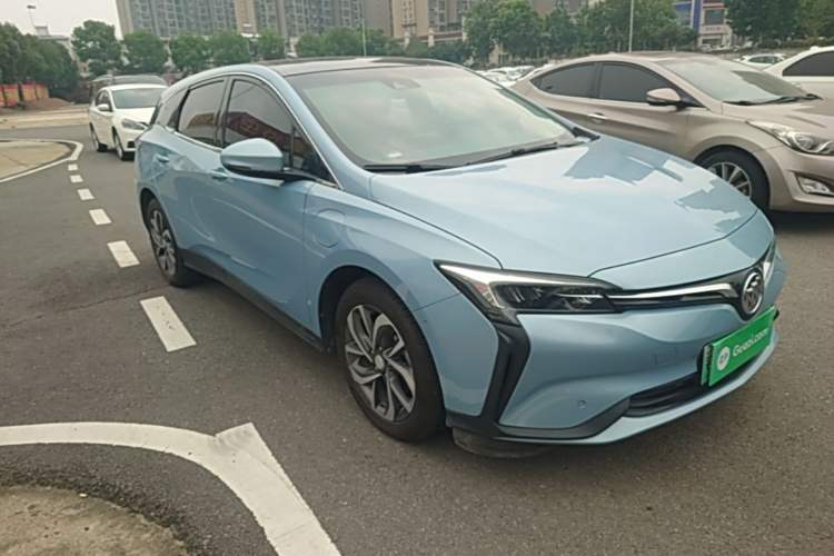 Used Buick Velite 6 2019 Connected & Smart Front Right 45 Deg
