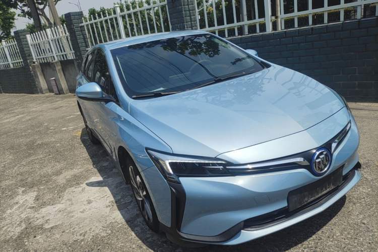 Used Buick Velite 6 2019 Connected Fashion Model Front Right 45 Deg