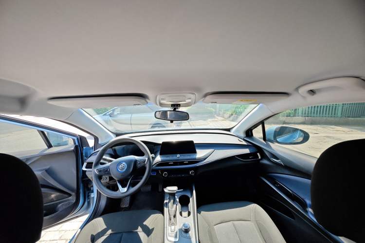 Used Buick Velite 6 2019 Connected Fashion Model Interior 2