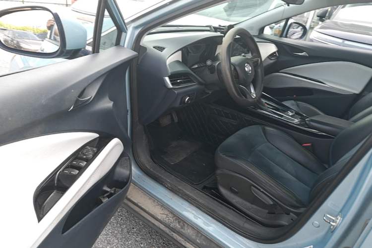 Used Buick Velite 6 2019 Connected & Smart Edition Interior 3