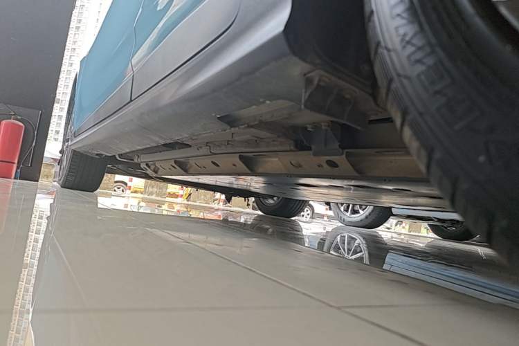 Used Buick Velite 6 2019 Connected Fashion Model Left Side Sill