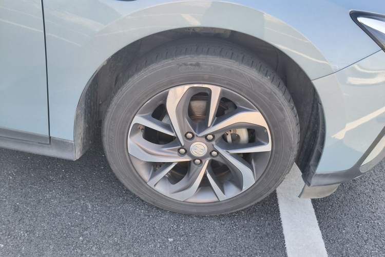 Used Buick Velite 6 2019 Connected & Smart Edition Right Front Wheel Hub