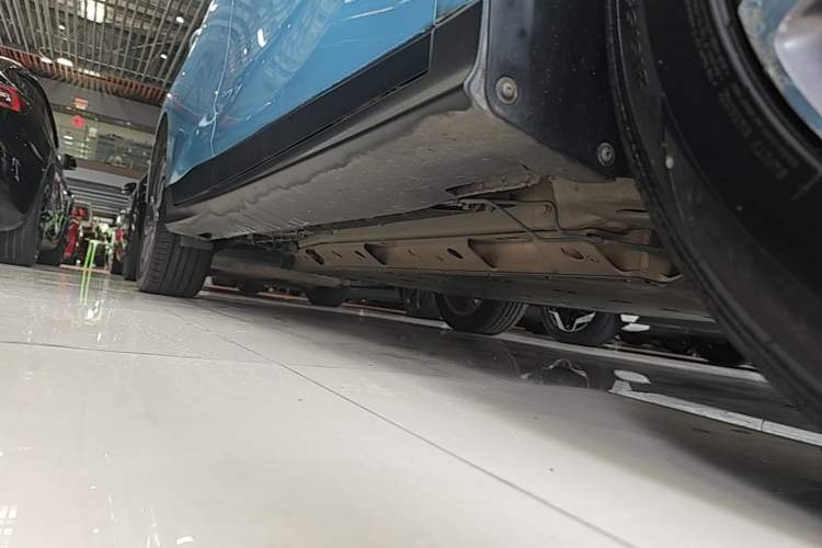 Used Buick Velite 6 2019 Connected Fashion Model Right Side Sill