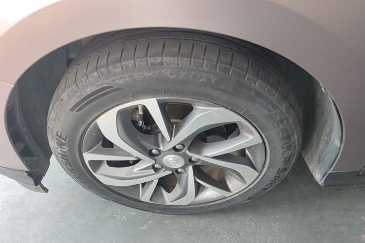 Used Buick Velite 6 2019 Connected Fashion Model Exterior 4