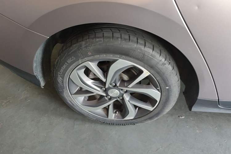 Used Buick Velite 6 2019 Connected Fashion Model Exterior 5