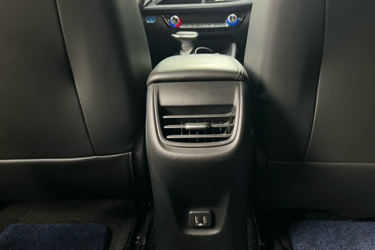 Used Buick Velite 6 2019 Connected Fashion Model Interior 2