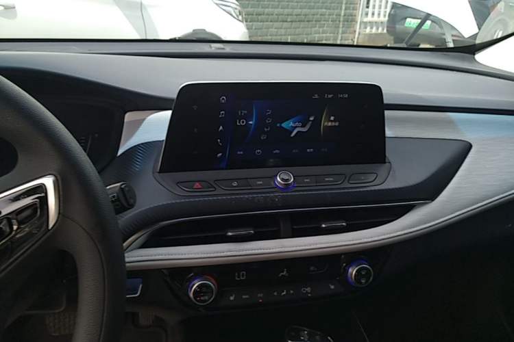 Used Buick Velite 6 2019 Connected & Smart Edition Audio And AC Panel