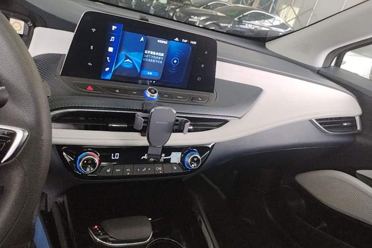 Used Buick Velite 6 2019 Connected & Smart Edition Audio And AC Panel