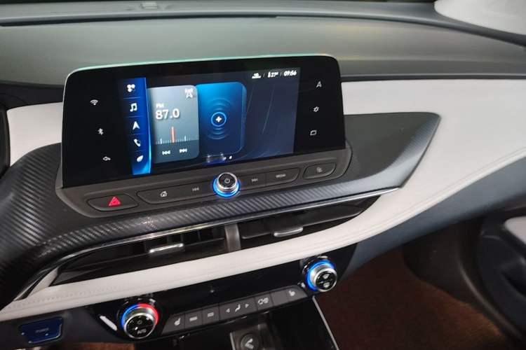 Used Buick Velite 6 2019 Connected & Smart Edition Audio And AC Panel
