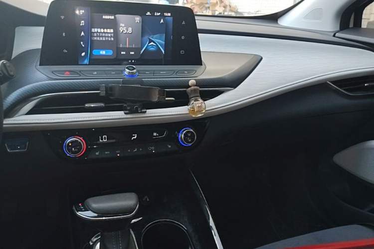 Used Buick Velite 6 2019 Connected & Smart Edition Center Console