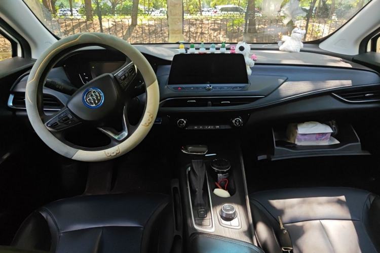 Used Buick Velite 6 2019 Connected Fashion Model Center Console