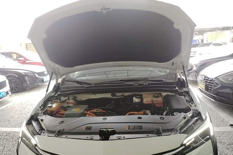 Used Buick Velite 6 2019 Connected & Smart Edition Engine Bay