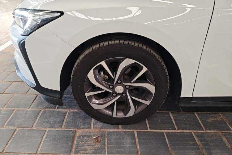 Used Buick Velite 6 2019 Connected & Smart Edition Exterior 4