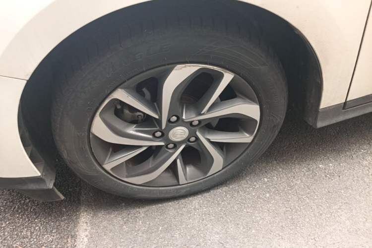 Used Buick Velite 6 2019 Connected & Smart Exterior 4