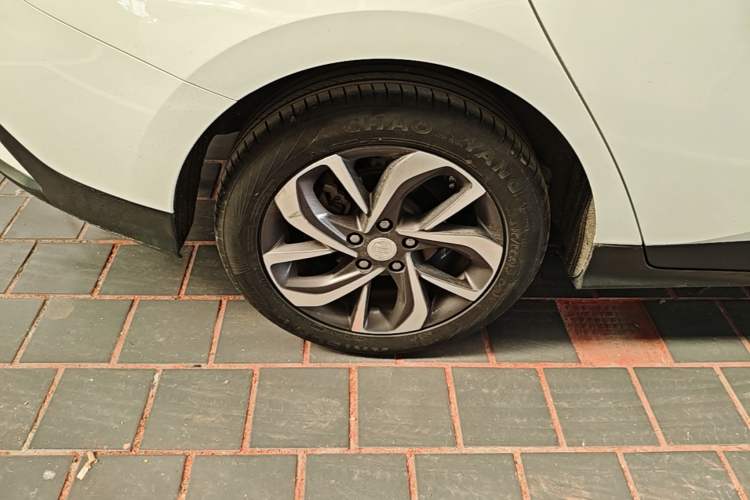 Used Buick Velite 6 2019 Connected & Smart Edition Exterior 5