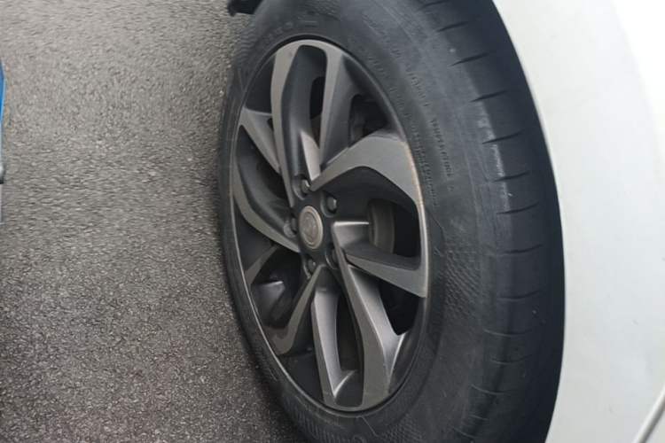 Used Buick Velite 6 2019 Connected & Smart Exterior 5