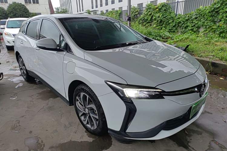 Used Buick Velite 6 2019 Connected Fashion Model Front Right 45 Deg