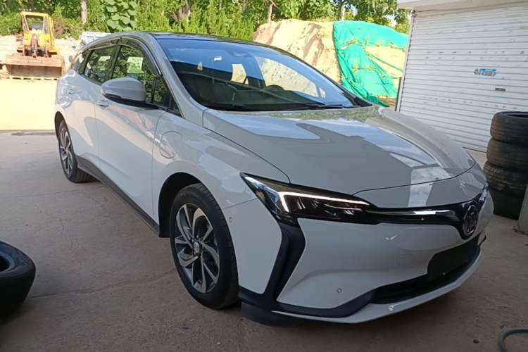Used Buick Velite 6 2019 Connected & Smart Front Right 45 Deg