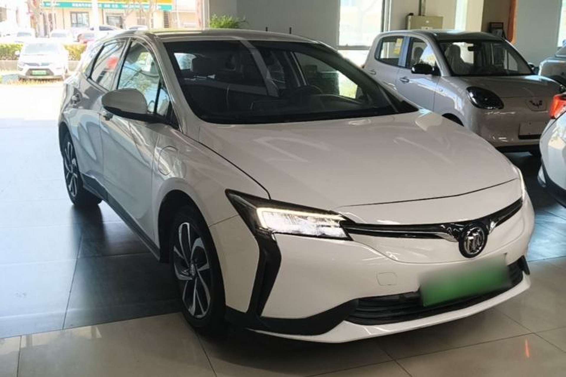 Used Buick Velite 6 2019 Connected Fashion Model Front Right 45 Deg