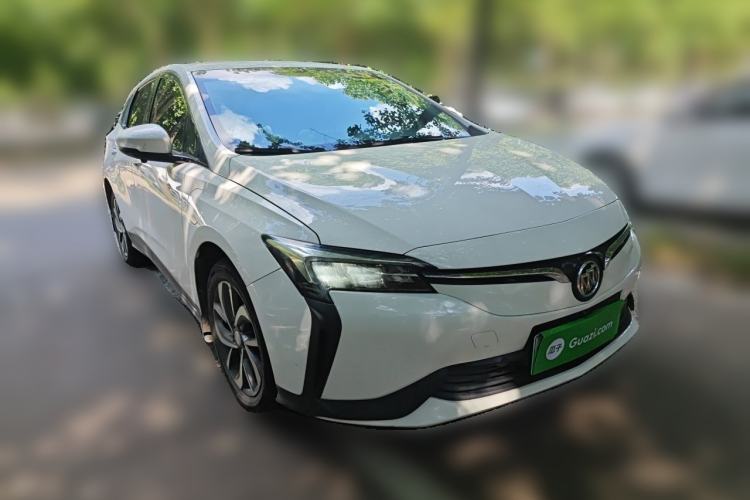 Used Buick Velite 6 2019 Connected Fashion Model Front Right 45 Deg