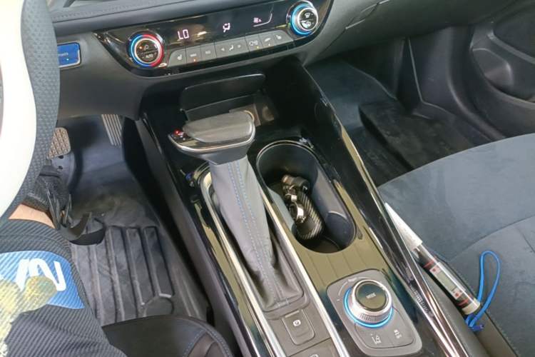 Used Buick Velite 6 2019 Connected & Smart Gear Lever