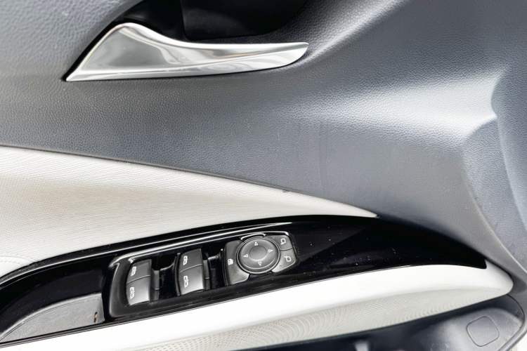 Used Buick Velite 6 2019 Connected & Smart Edition Interior 11