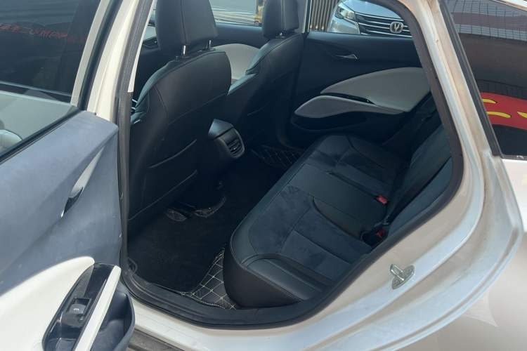 Used Buick Velite 6 2019 Connected & Smart Edition Interior 3