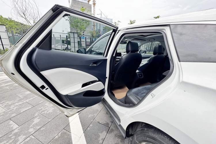 Used Buick Velite 6 2019 Connected & Smart Edition Interior 8