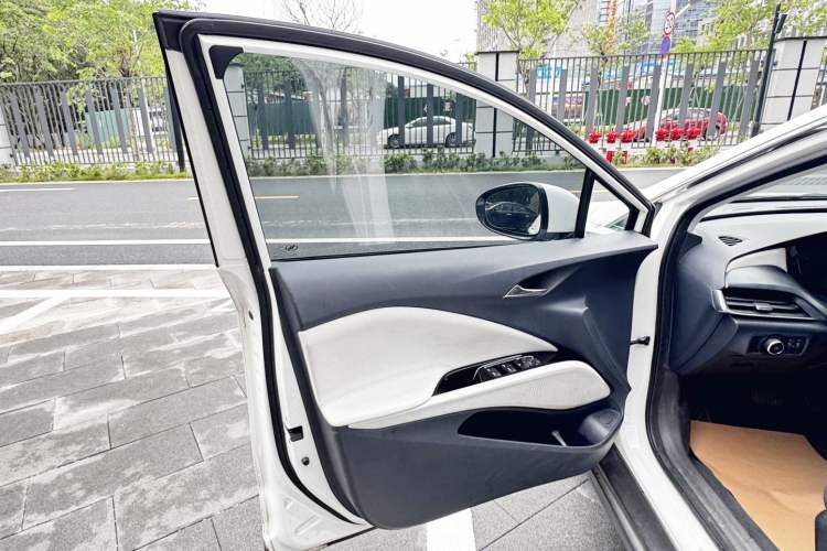 Used Buick Velite 6 2019 Connected & Smart Edition Interior 9