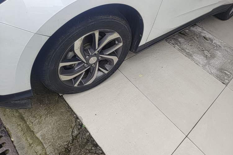 Used Buick Velite 6 2019 Connected Fashion Model Left Front Wheel Hub