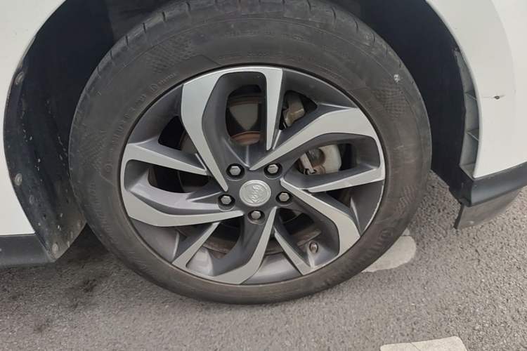 Used Buick Velite 6 2019 Connected & Smart Edition Right Front Wheel Hub
