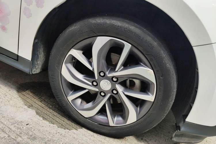 Used Buick Velite 6 2019 Connected & Smart Edition Right Front Wheel Hub