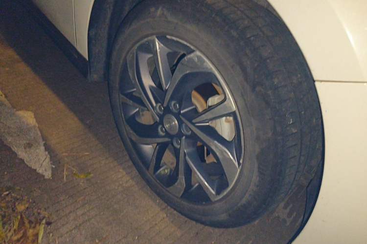 Used Buick Velite 6 2019 Connected & Smart Edition Right Front Wheel Hub