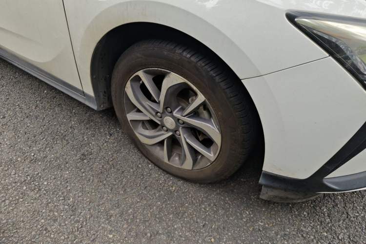 Used Buick Velite 6 2019 Connected Fashion Model Right Front Wheel Hub