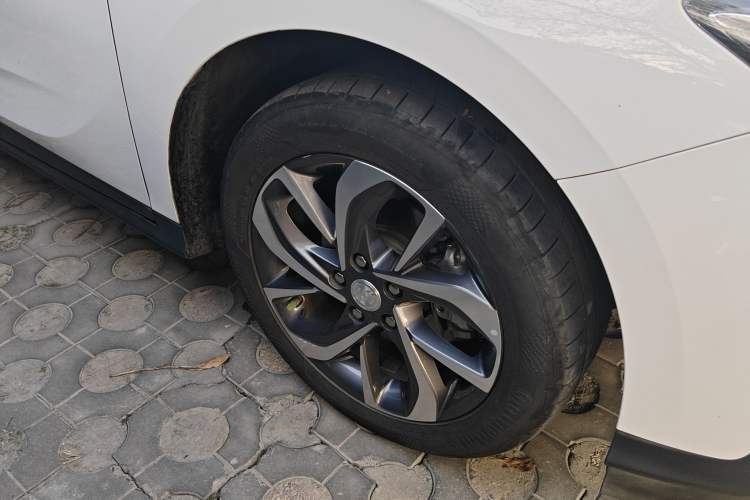 Used Buick Velite 6 2019 Connected & Smart Edition Right Front Wheel Hub