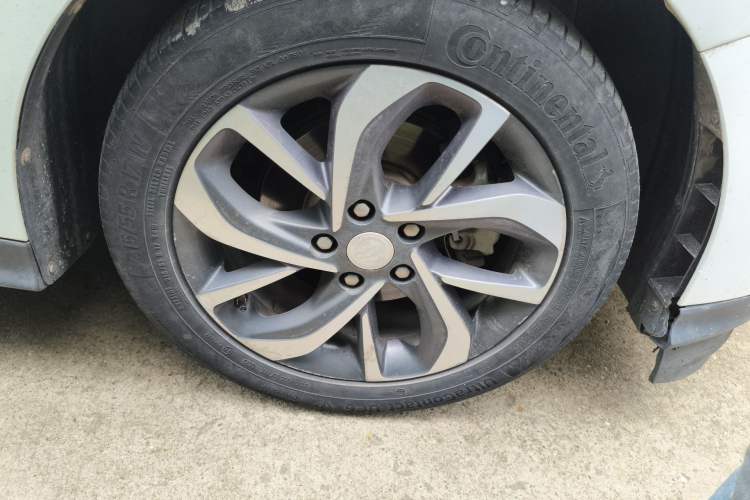 Used Buick Velite 6 2019 Connected Fashion Model Right Front Wheel Hub