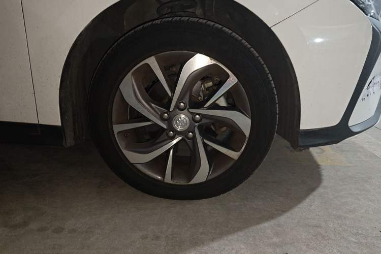 Used Buick Velite 6 2019 Connected & Smart Edition Right Front Wheel Hub