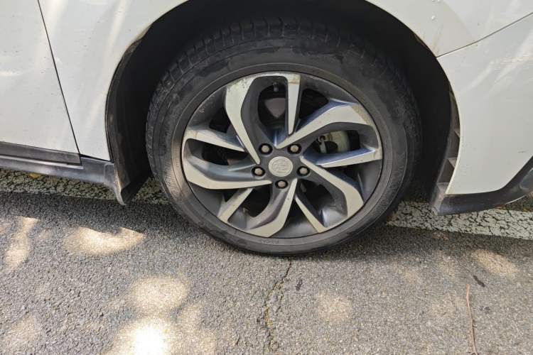 Used Buick Velite 6 2019 Connected Fashion Model Right Front Wheel Hub