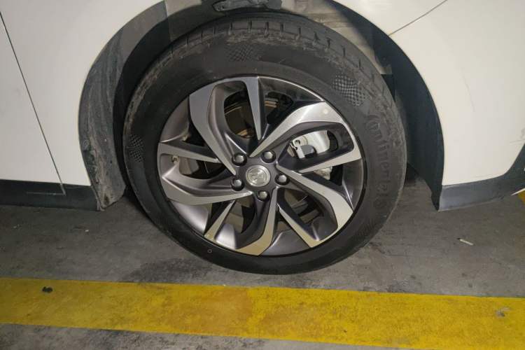 Used Buick Velite 6 2019 Connected & Smart Edition Right Front Wheel Hub