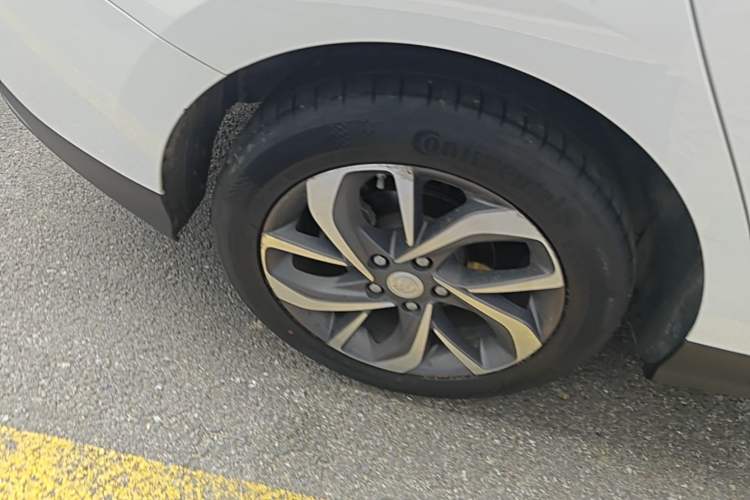 Used Buick Velite 6 2019 Connected & Smart Edition Right Rear Wheel Hub
