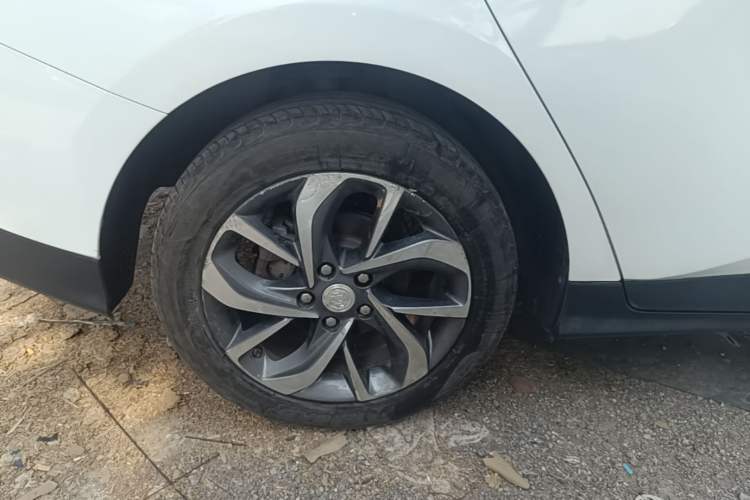 Used Buick Velite 6 2019 Connected & Smart Edition Right Rear Wheel Hub