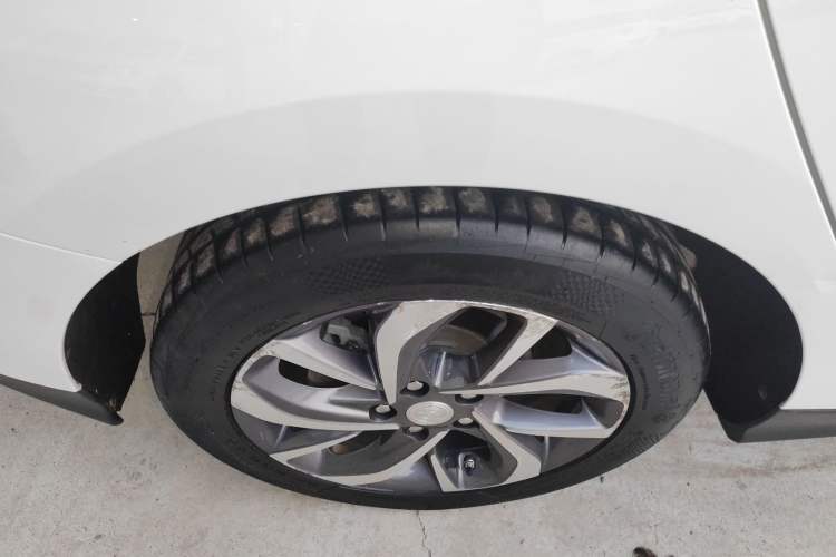 Used Buick Velite 6 2019 Connected & Smart Edition Right Rear Wheel Hub