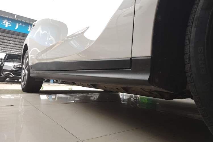 Used Buick Velite 6 2019 Connected & Smart Edition Right Side Sill